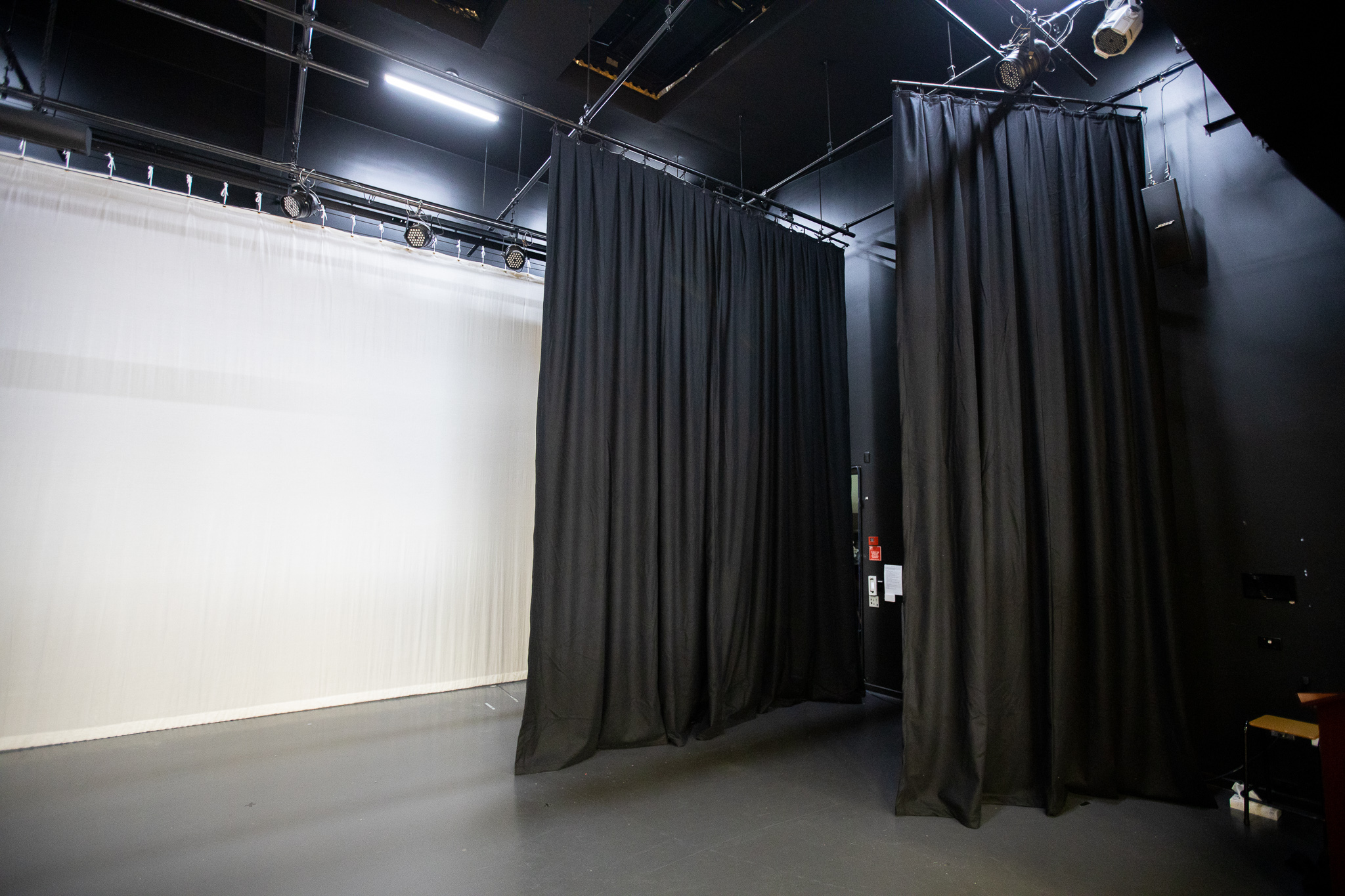 Leg Drapes, Cyc cloth and track to Domremy College for their stage 0R9A1899